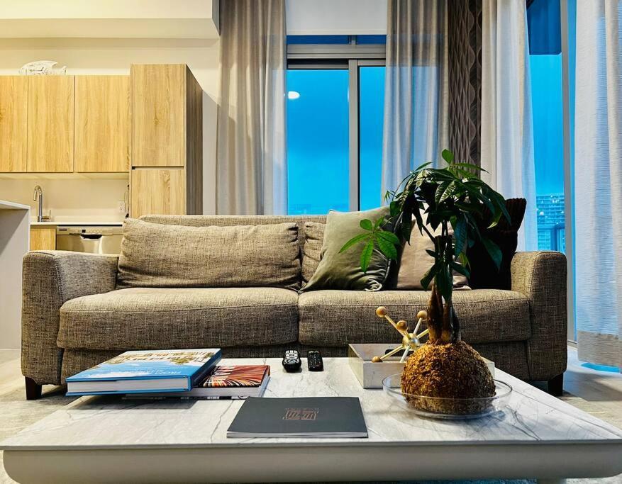 Apartment Brand New Floor In The Heart Of *